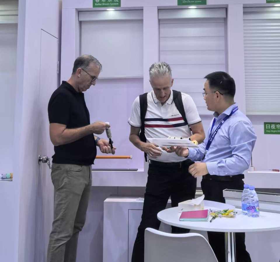 Dosron feiert sein Debüt auf der R+T Asia und erhält Lob für seinen schnurlosen 2-in-1-Rohrmotor